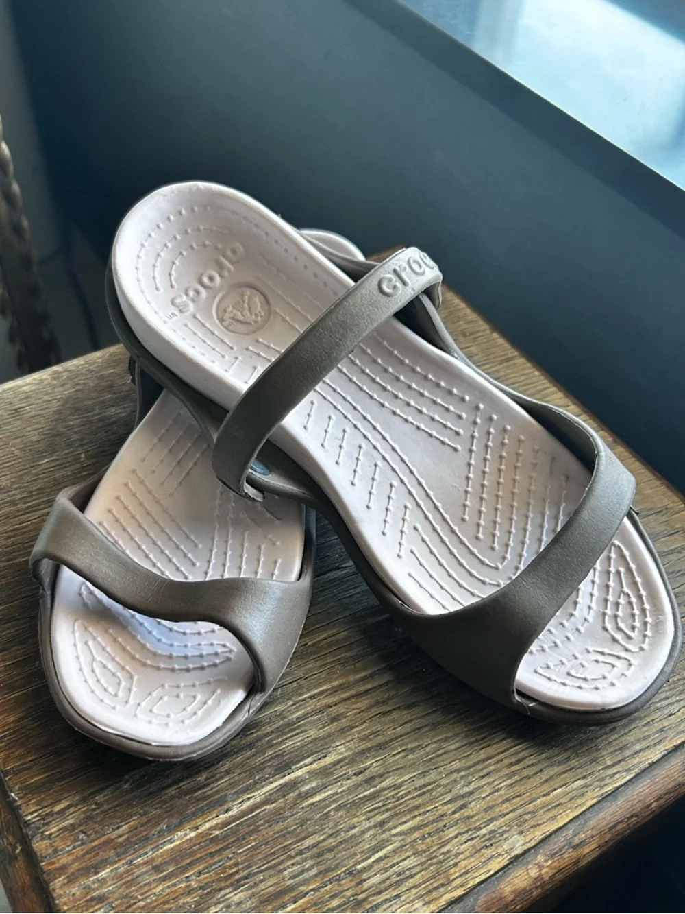 CROCS Cleo sandals NEW size 8 - Picture 1 of 6